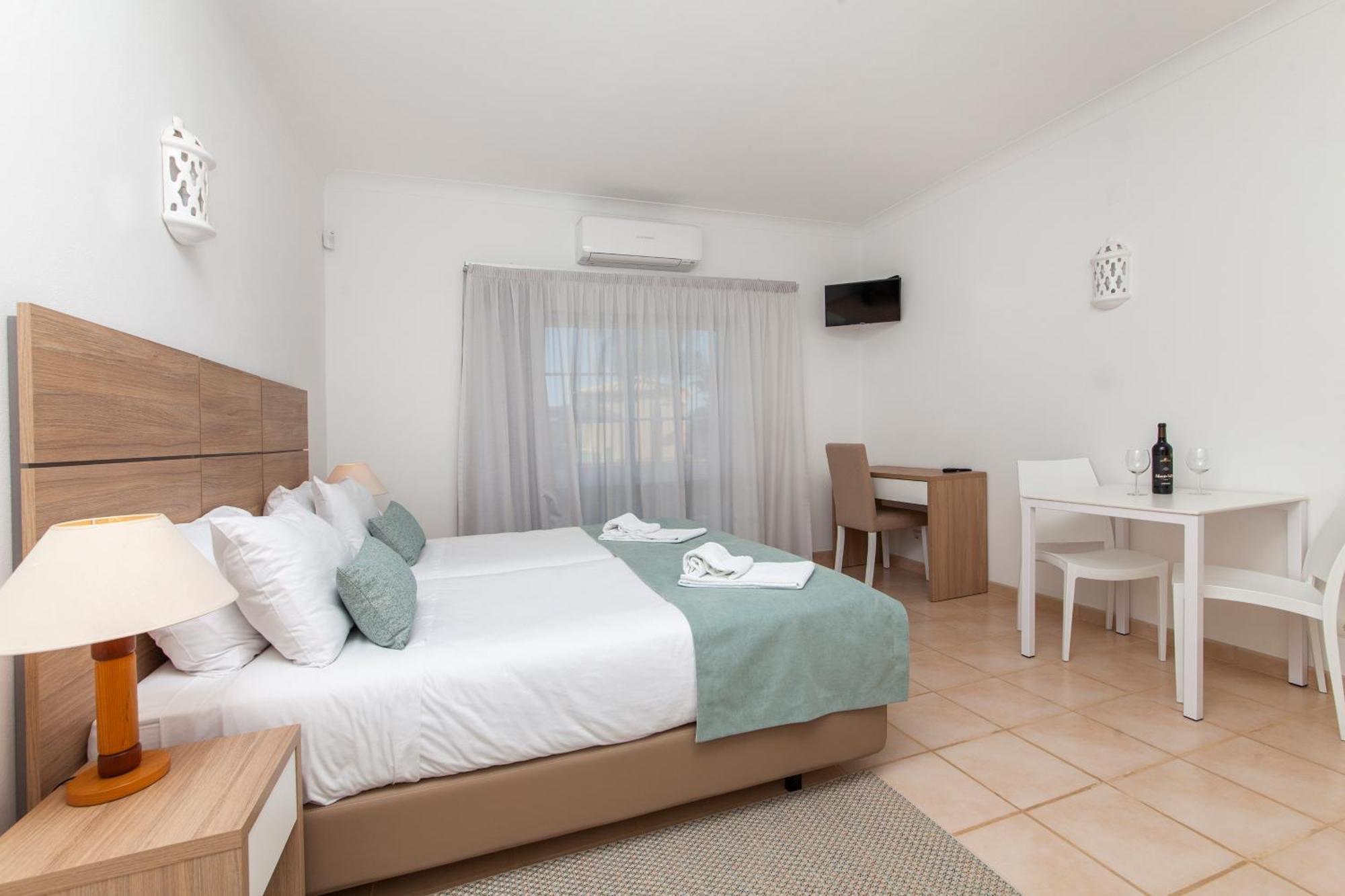 Atalaia Sol Aparthotel - Tennis & Heated Pool In Winter Lagos Kültér fotó